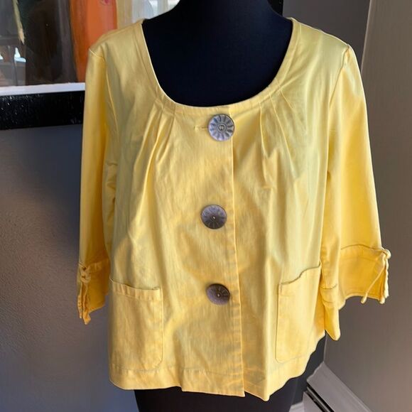 LAL (Live A Little) lemon pleated crew neckline and back bodice unlined jacket. - Picture 1 of 6